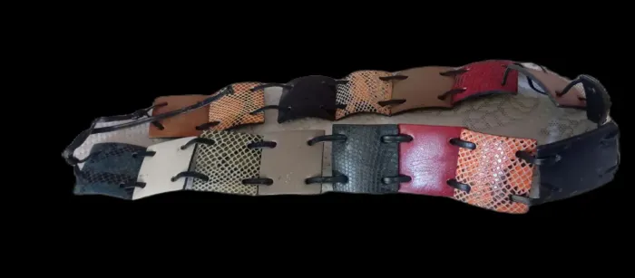 Cinto de couro legítimo colorido.