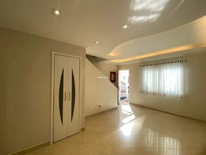 Casa em Condomínio Fechado c/ 3 quartos, 1 suíte e 2 vagas, 108m², à venda no Condomínio V
