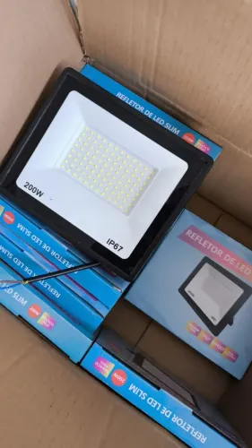 Refletor LED Slim 200W Branco Frio IP67 uso externo 
