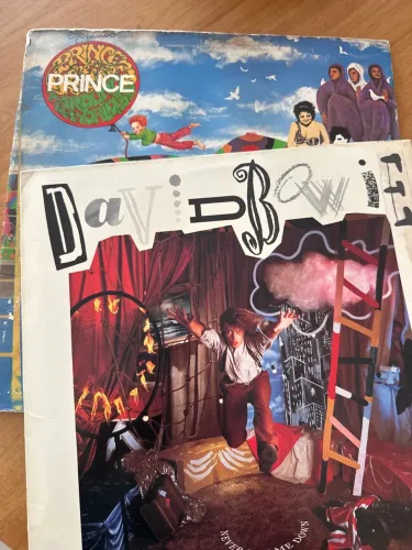 Prince - 1999 e David Bowie - Never Let Me Down