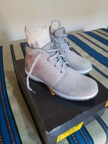 Bota Caterpillar AMP Cinza 40