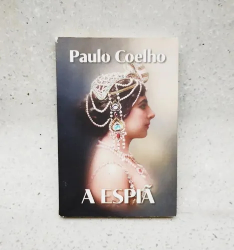 Livro: A Espiã - Paulo Coelho