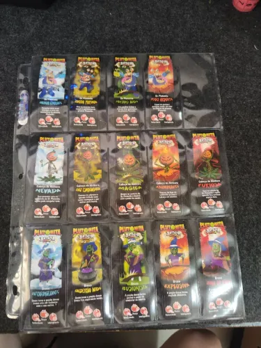 Coleção huevitos plutonita 29/30