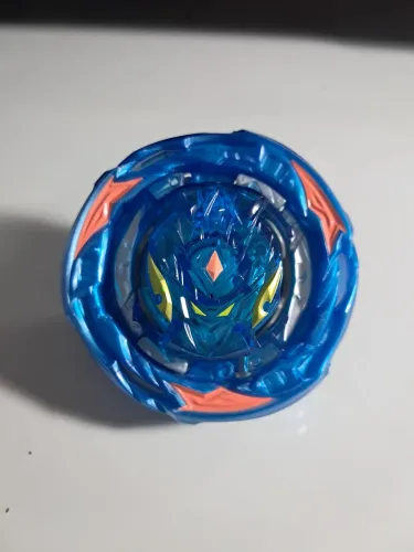 BEYBLADE WHIRL KNIGHT K8 HASBRO