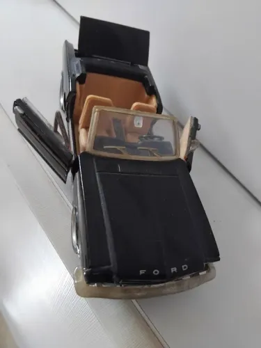 Miniatura carrinho MUSTANG CONVERSIVEL 1964