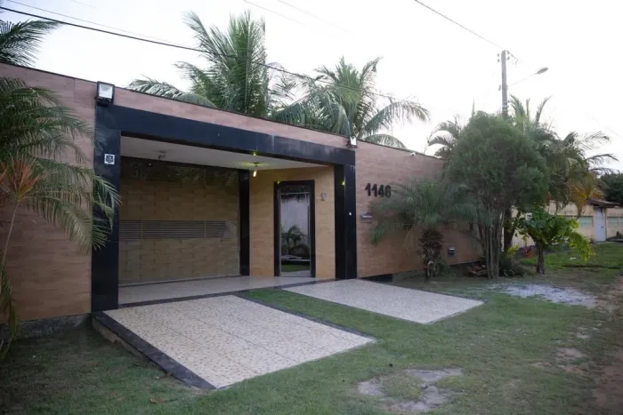 Vendo Casa em nova viçosa Bahia.