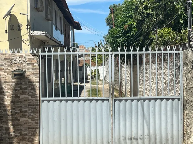 Vende-se terreno na Farolândia 