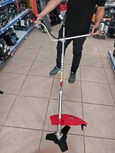 Roçadeira Toyama a gasolina RT43L c/ Lâmina de 3 pontas(Loja/Nova)