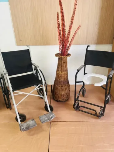 CADEIRA DE RODAS E BANHO (VENDA E LOCAÇÃO)