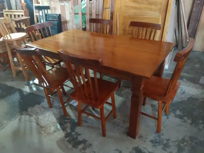 Mesa de jantar + 6 cadeiras de madeira maciça