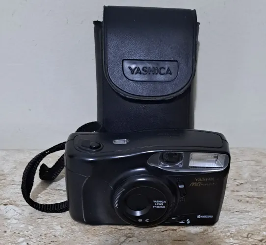 Maquina fotografica antiga em excelente estado 