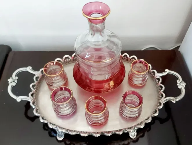 Antiga licoreira + copos, rosê, em cristal filetados a ouro