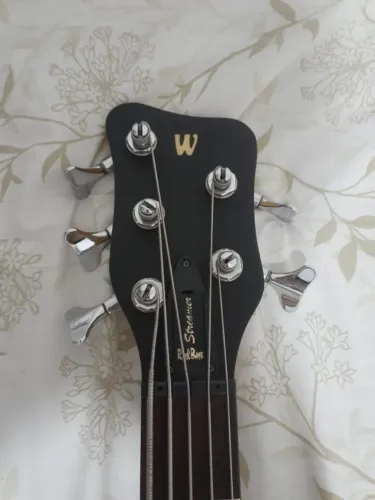 Baixo Warwick RockBass Streamer (circuito MEC)