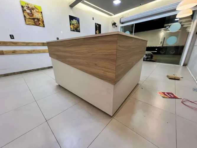 Balcão Caixa em Madeira Resistente 