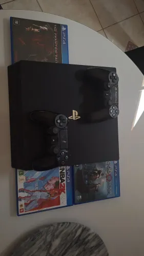 PS4 Pro+ 2 controles + 4 jogos