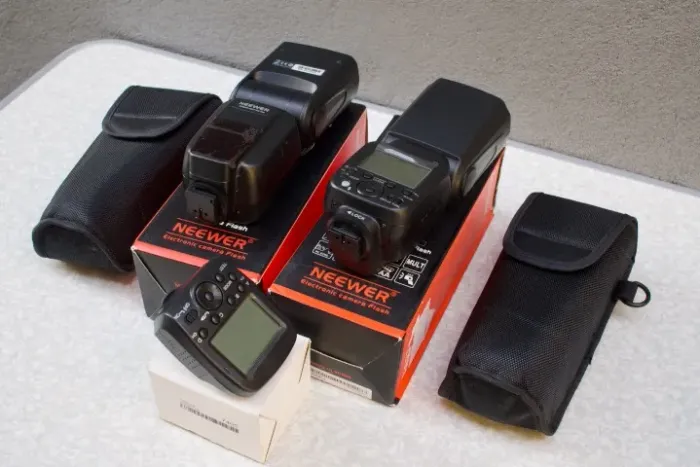 Kit com 2 flashes (Neewer Speedlight NW 630) + Trigger sem fio (para câmeras Sony)