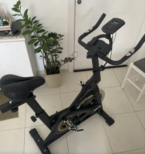 Bicicleta ergométrica semi nova