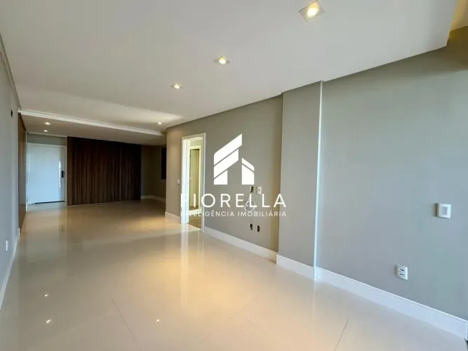 Apartamento com 03 suítes localizado no bairro Campinas - São José/SC