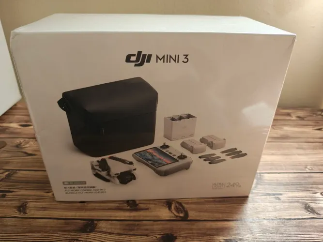 Drone DJI Mini 3 Fly More Combo (DJI RC) controle de tela NOVO e LACRADO