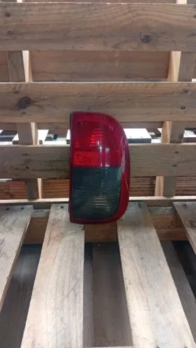 LANTERNA TRASEIRA DIREITA TAMPA DE MALA CHEVROLET SAVEIRO G3 97/05 FUMÊ FULL COM DETALHE 