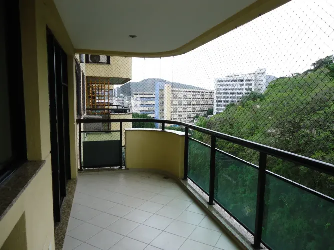 Imóvel para aluguel possui 77 metros quadrados com 2 quartos em Laranjeiras - Rio de Janei