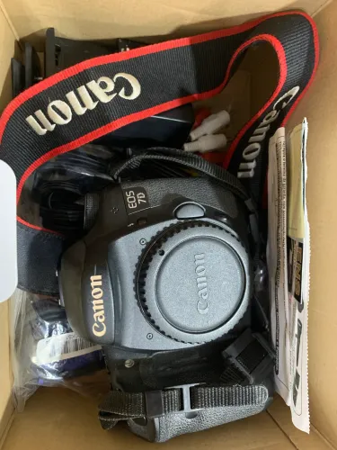 Máquina fotográfica CANON EOS 7D entrega apenas no DF