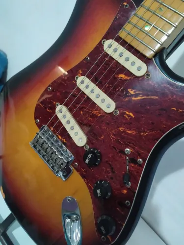 Guitarra Tagima T 735 Hand Made in Brazil com Malagoli tradicional texas