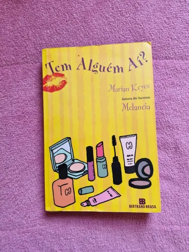 Livro Tem Alguém Aí? - Marian Keyes