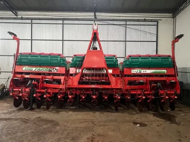 Plantadeira Planti center 15 linhas Big Farm ano 2014