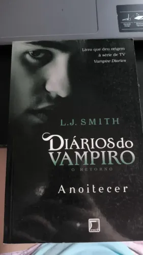 Livro - Diários do Vampiro, Anoitecer