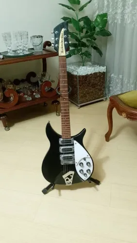 Guitarra Rickenbacker 350 Jetglo Made in USA.