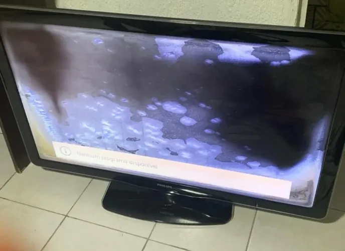 Tv Philips 46? (46pfl5605d/78) - Para Retirada de Peças (Mancha na Tela)