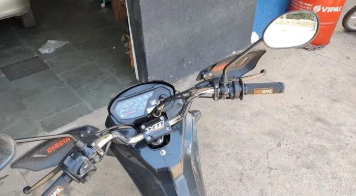 Moto Honda pop 110i preta.