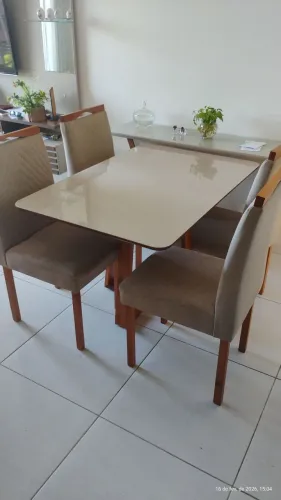 Mesa vidro laqueado 4 cadeiras 