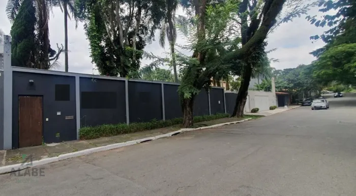Excelente terreno de 1650ms2, no Alto da Boa Vista, a 1km do Metrô Borba Gato