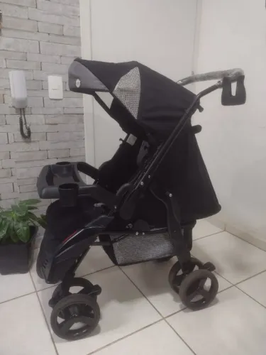 Carrinho de bebê Tutti Baby com Moisés