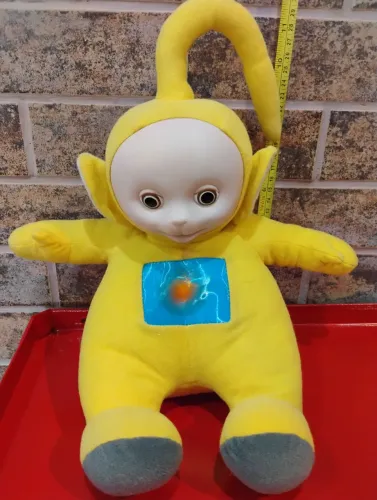 Pelúcia antiga PERSONAGEM LALÁ -teletubbies