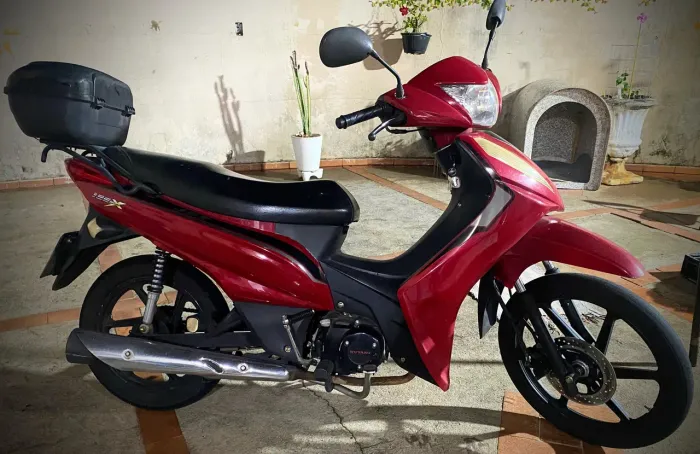 Vende-se, ou, troca-se por moto maior 