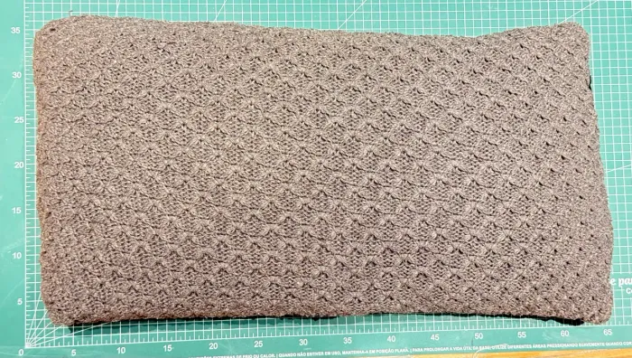 Almofada em tricot com enchimento