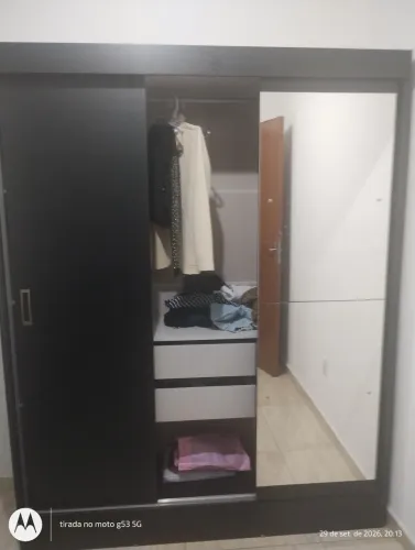 Vendo guardar roupa e sofá