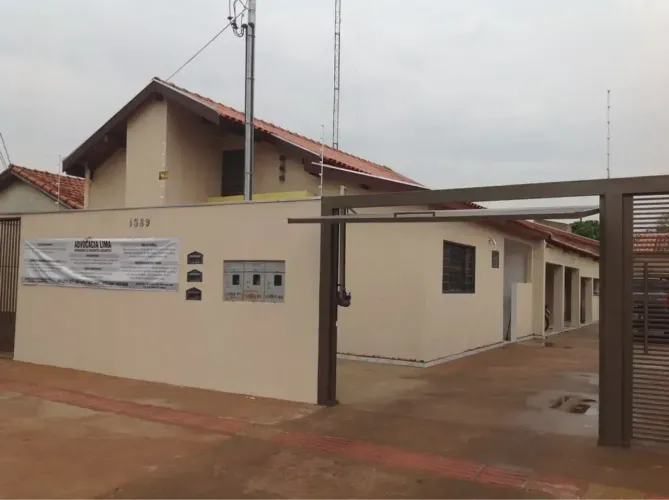 CONDOMÍNIO COM TRÊS CASAS NO BAIRRO TIJUCA
