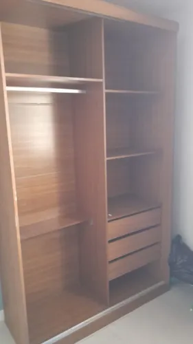 Guarda roupa em bom estado