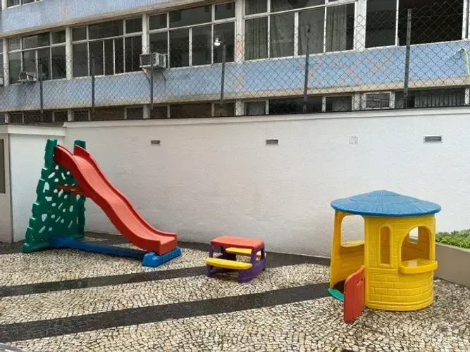 Alugo imóvel 03 quartos com armários e dependência completa na Tijuca.