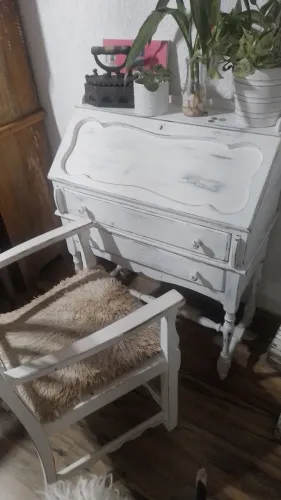 Escrivaninha antiga e Cadeira