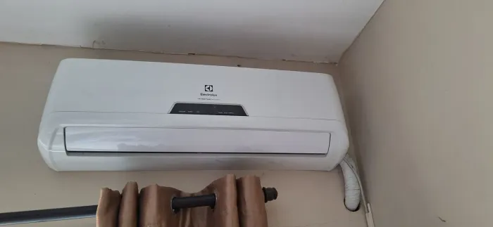 Ar Condicionado QE09F SPLIT 9000 BTUS INVERTER FRIO ELECTROLUX