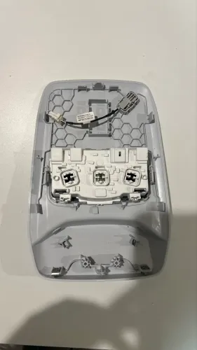Luz cortesia mais acabamento Peugeot 208