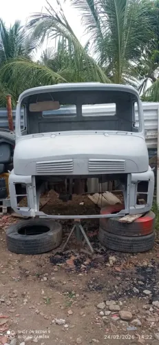 Cabine Cara Preta (Farol quadrado) Caminhão Mercedes Benz 1113 no Primer