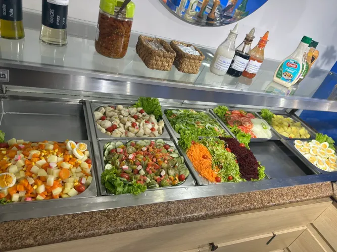 2 buffet. Quente e 1 frio funcionando bem excelente para quem quer começar um