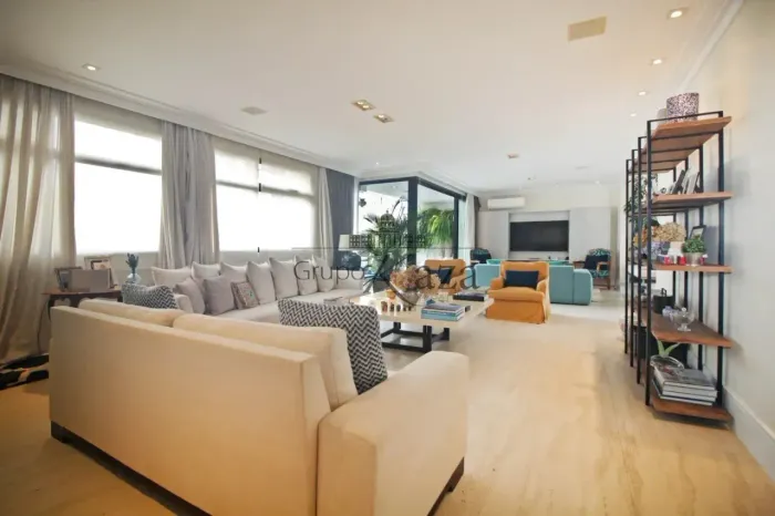 Apartamento - Real Parque - 4 Dormitórios - 359m².