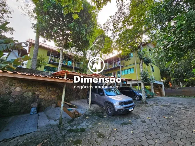 Oito studios mobiliados em containers no Pantanal